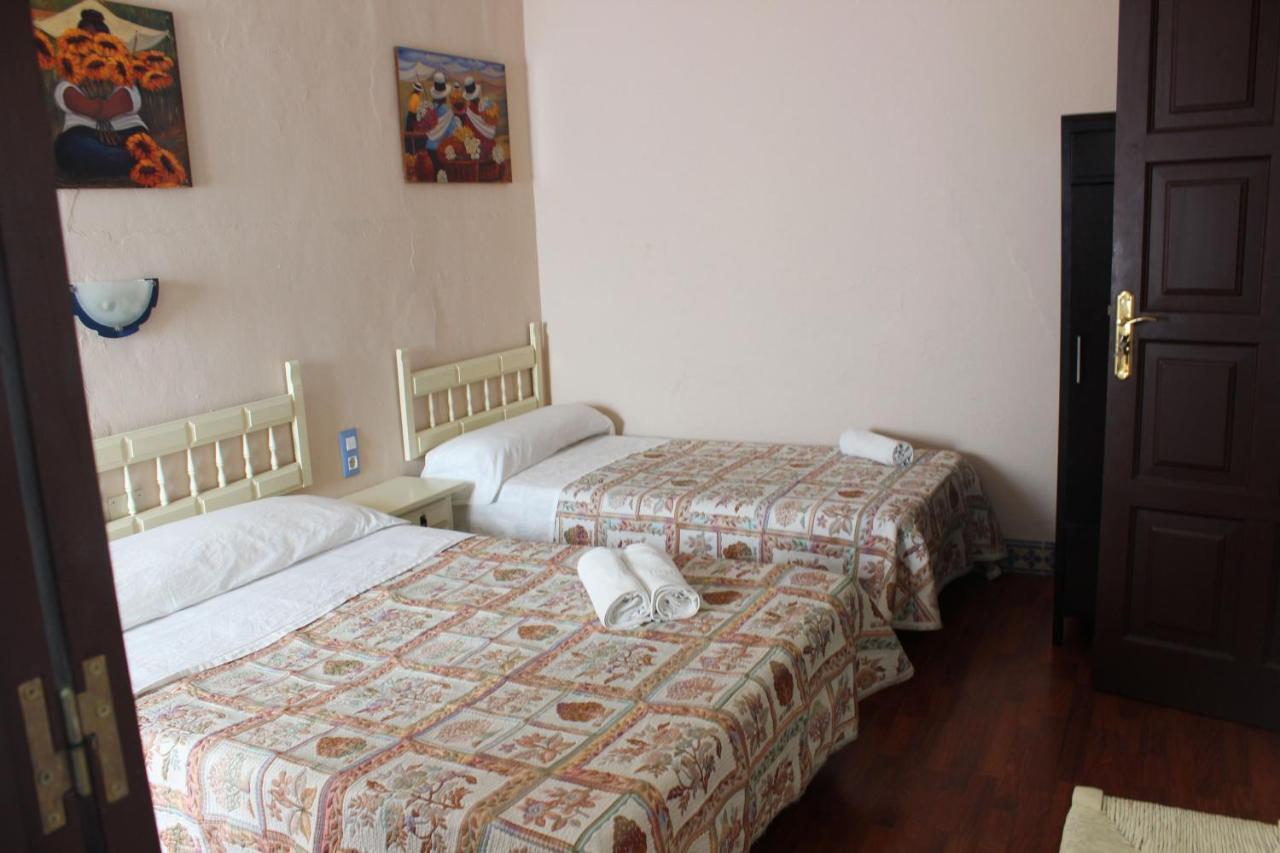 Pension Lisdos Seville Exterior photo