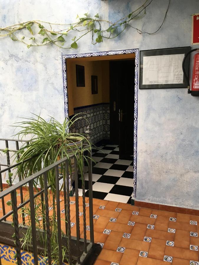 Pension Lisdos Seville Exterior photo