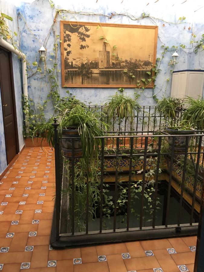 Pension Lisdos Seville Exterior photo