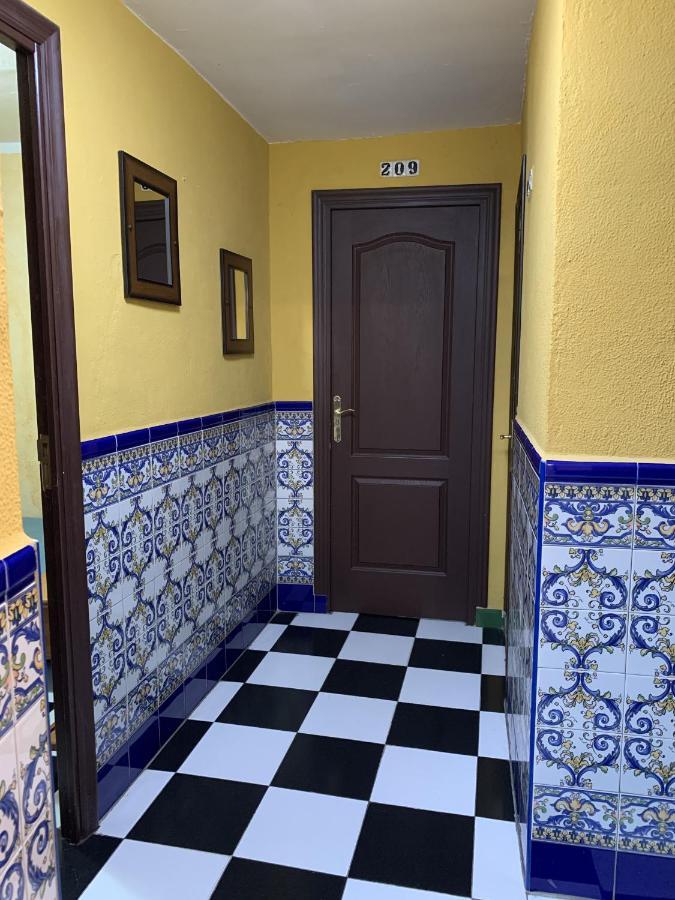 Pension Lisdos Seville Exterior photo