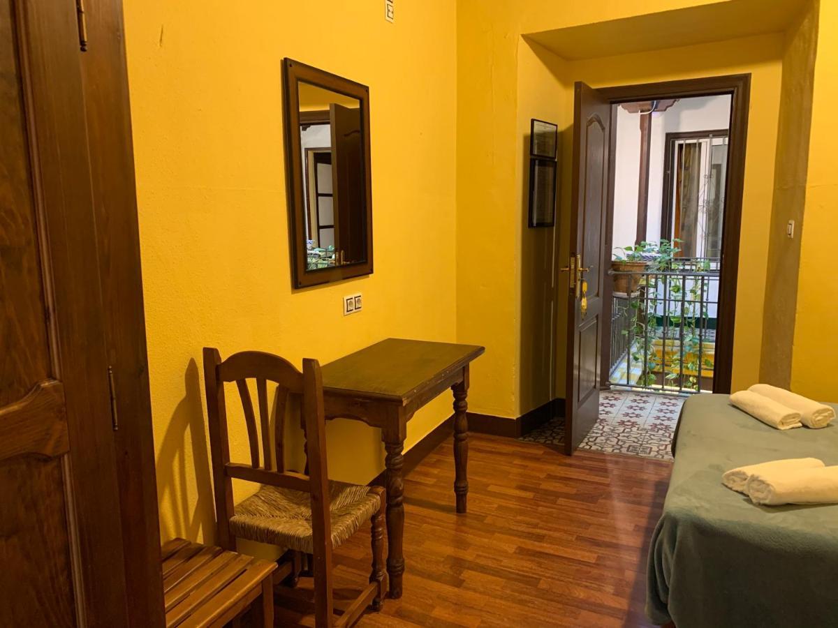 Pension Lisdos Seville Exterior photo