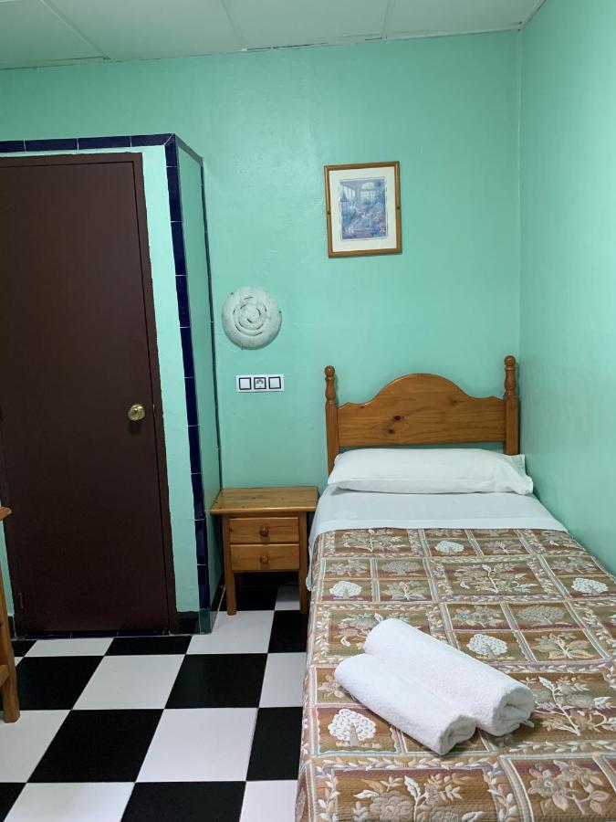 Pension Lisdos Seville Exterior photo